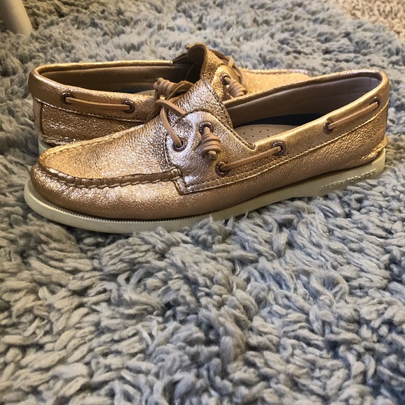 rose gold sperry shoes